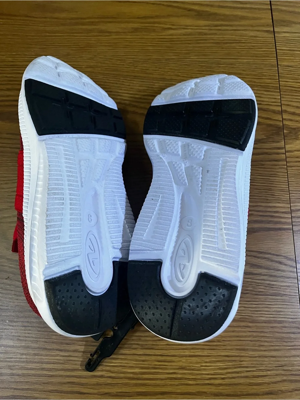 Men's Red Slip-On Knit Banded Jogging Sneakers Size 8